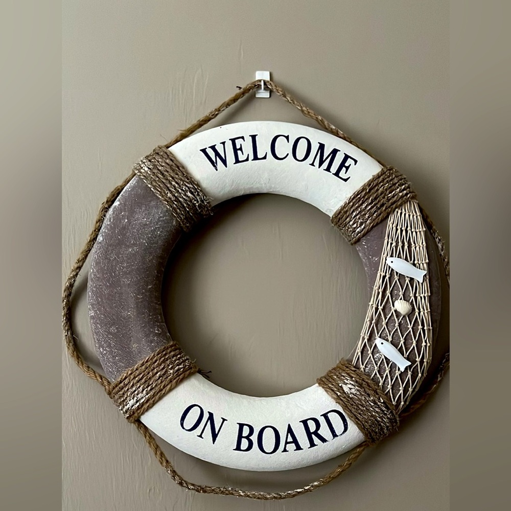 Nautical Round Wooden Tube Wall Decor with Fishnet & fish “Welcome on Board”